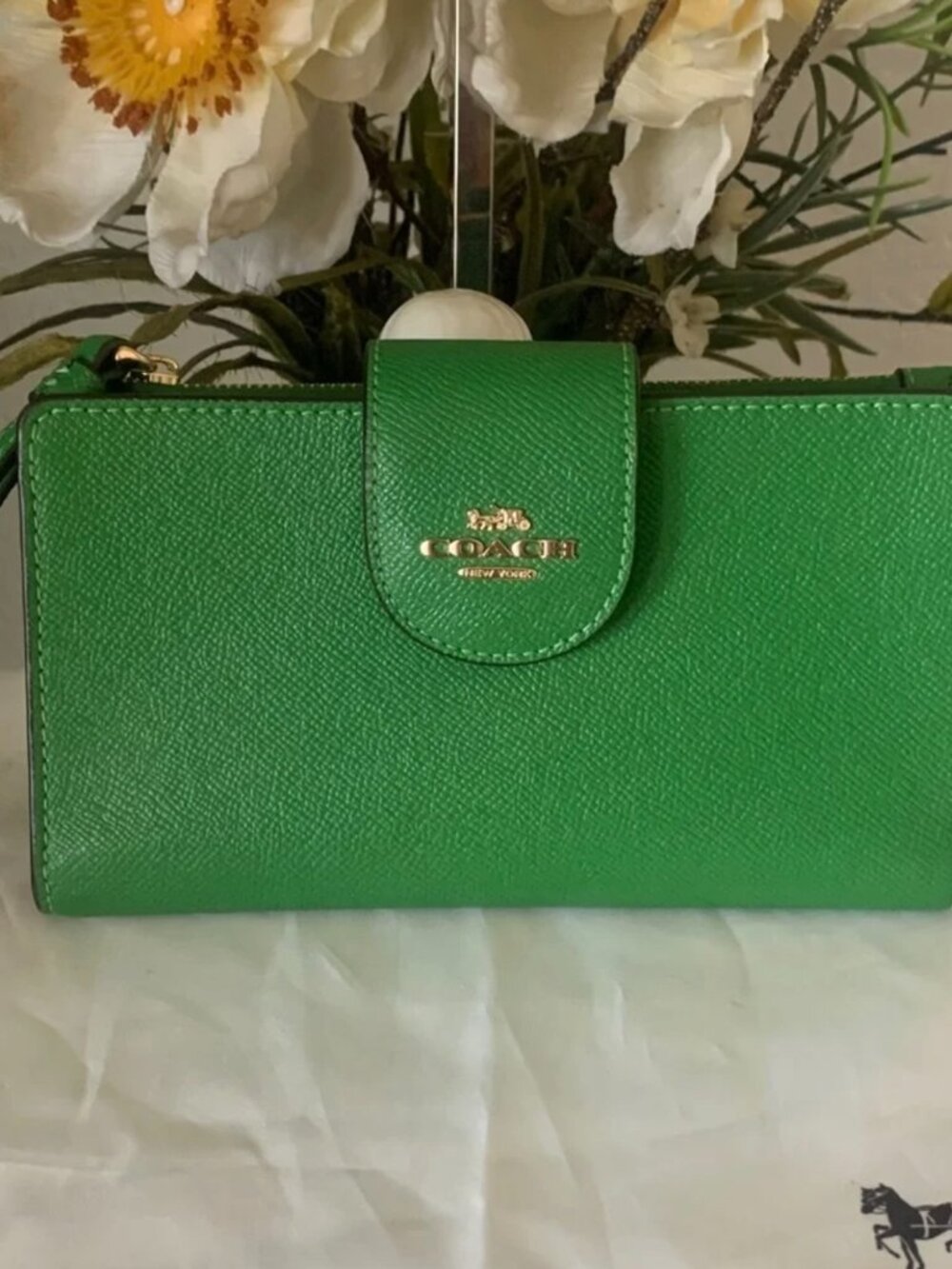 NWOT COACH LARGE TECH PHONE WALLET IN KELLY GREEN LEATHER